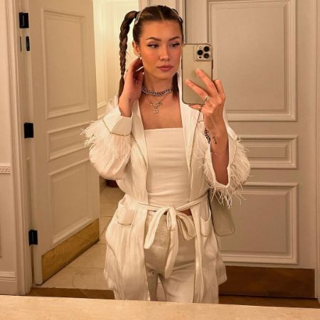 Lili Jordan Phillips took a mirror selfie on her girls' night out.